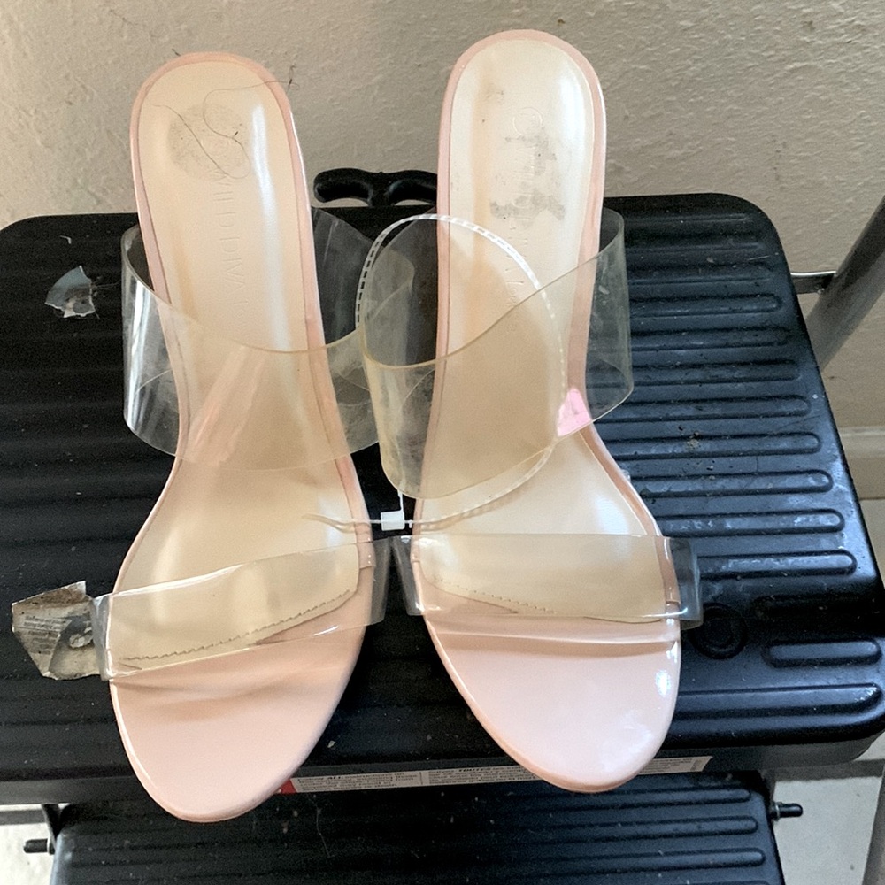 Heels size 7 1/2 color clear